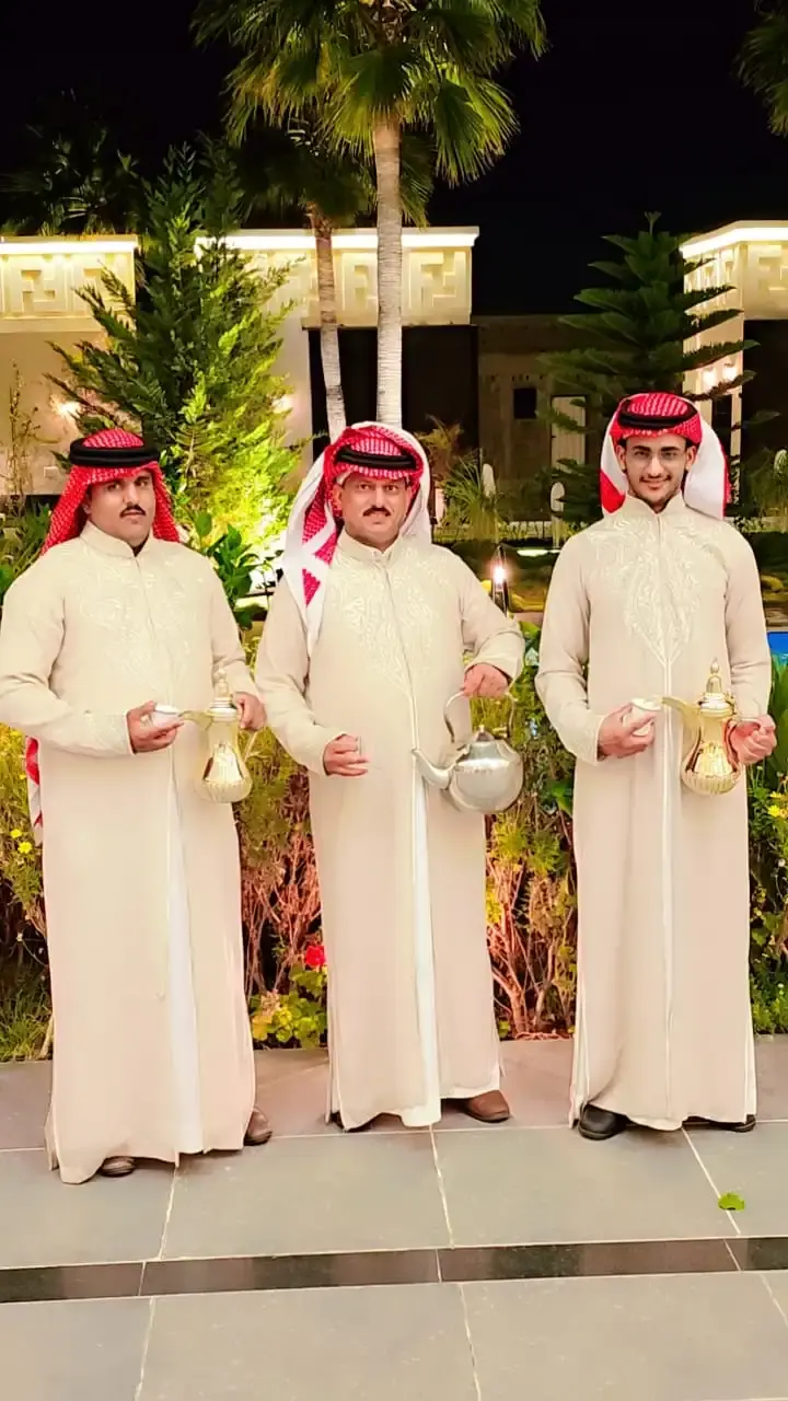 قهوجي محترف للطائف والباحة يقدم القهوة العربية التقليدية